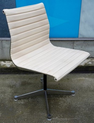 Set aus 6 Vintage Charles Eames Alu Chairs Herman Miller Stühle Bürostühle