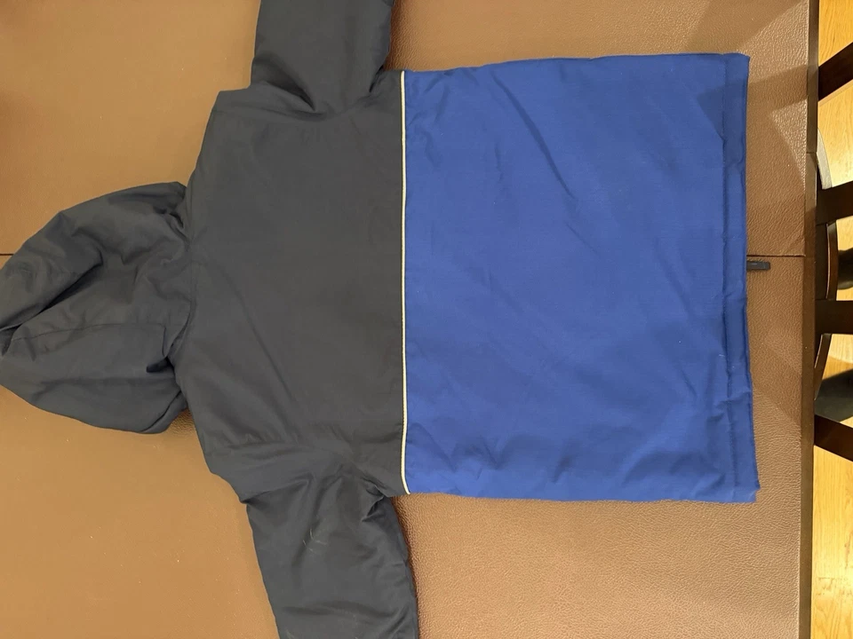 Abrigo de invierno con capucha mediano para niños Children’s Place 10/12 Foto 4 de 4