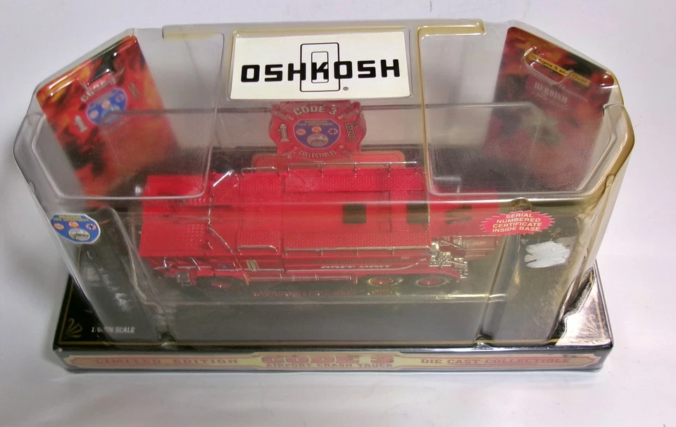 Code 3 OSHKOSH Waukegan ARFF Unit OSHKOSH O Airport Crash Unit Fire Truck 1:64 - Image 4 of 4
