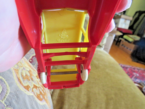 VINTAGE EARLY 1950s TRIUMPH USA 7" L HARD PLASTIC WOODY STATION WAGON TOY CAR - Picture 8 of 10