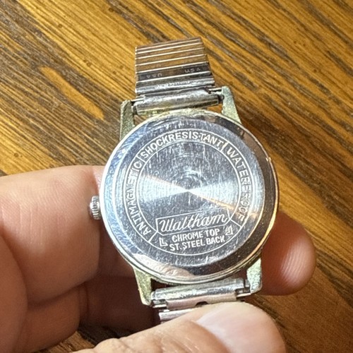Vintage 1960s 33mm men's WALTHAM Shock Resistant 17 Jewel WATCH Running - Picture 5 of 6