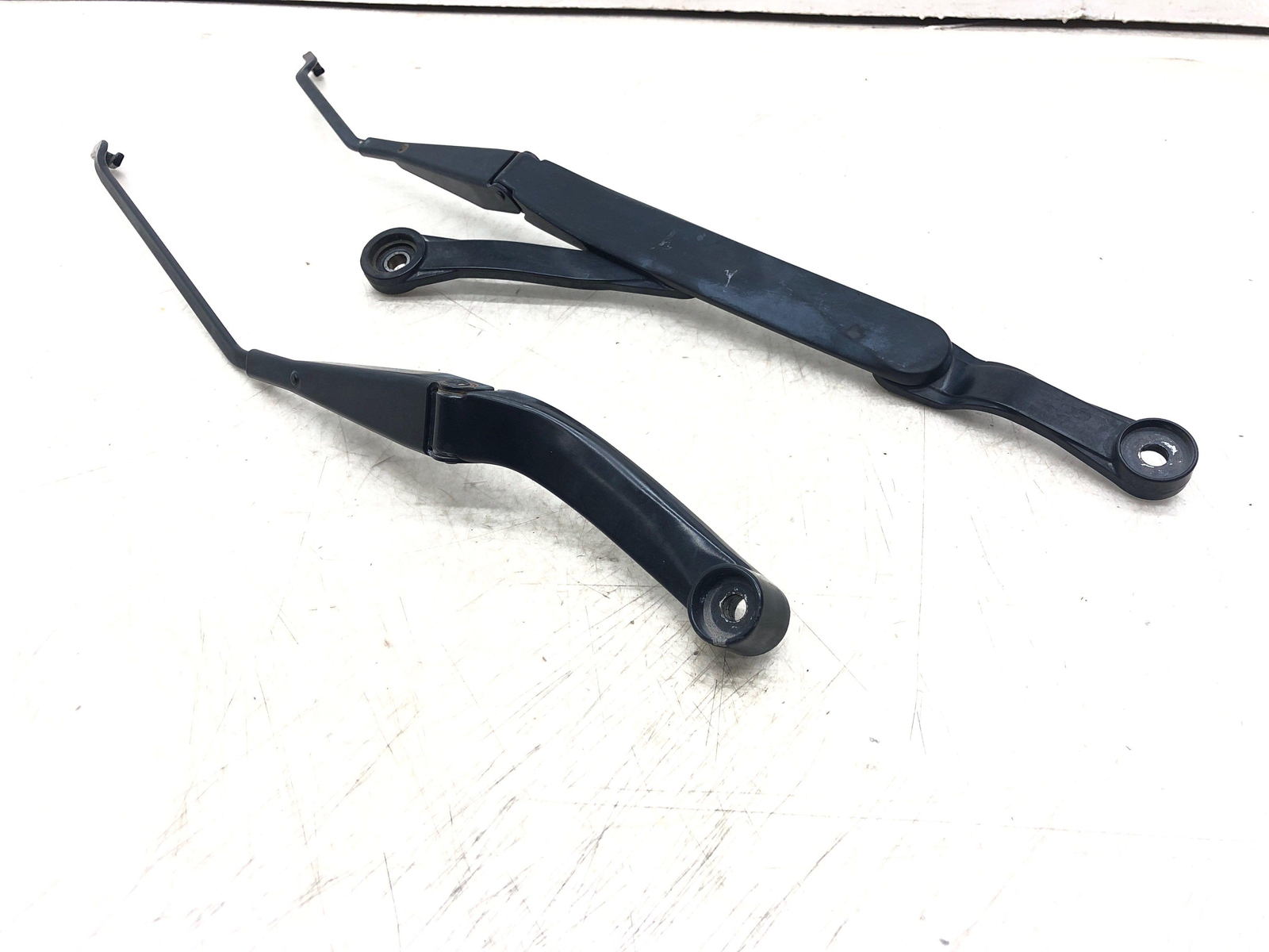 ASTON MARTIN RAPIDE FRONT WINDSHIELD WIPER ARM SET OEM
