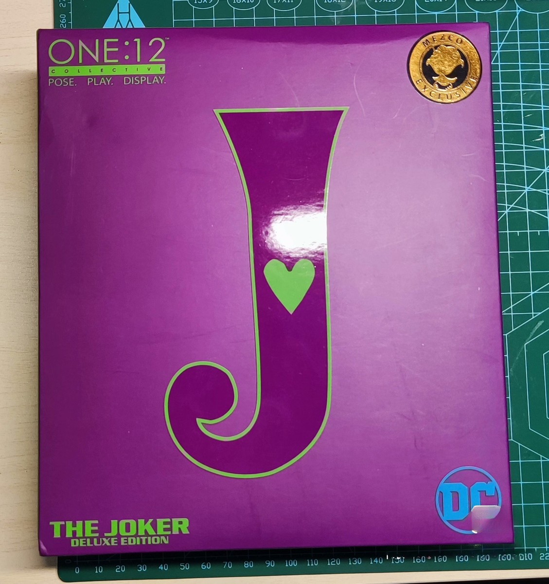 Mezco THE JOKER Deluxe Exclusive Ver. 1/12 Action Figure Mezco THE JOKER Deluxe Exclusive Ver. 1/12 Action Figure