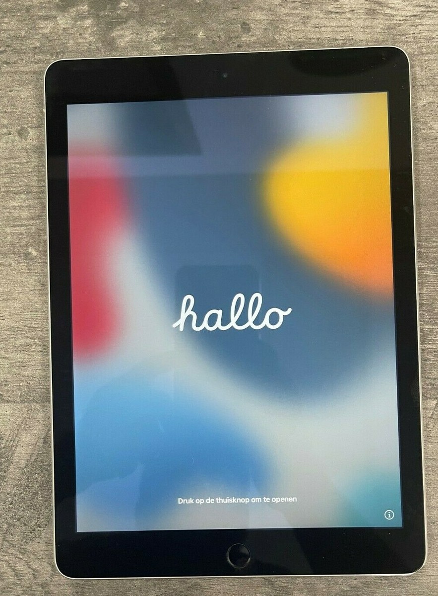 BUNDLE Apple iPad Air 2 128GB, Wi-Fi, 9.7in - Space Gray