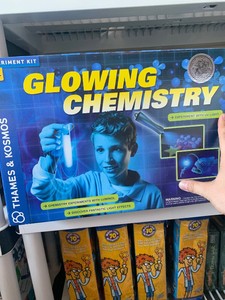 thames and kosmos glowing chemistry