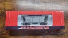 HO Scale Atlas 1823 PS-2 2 Bay Covered Hopper Northern Pacific 75430