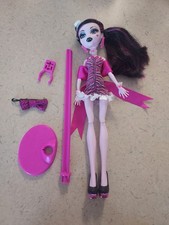 Monster High Dawn of the Dance Draculaura Nea...