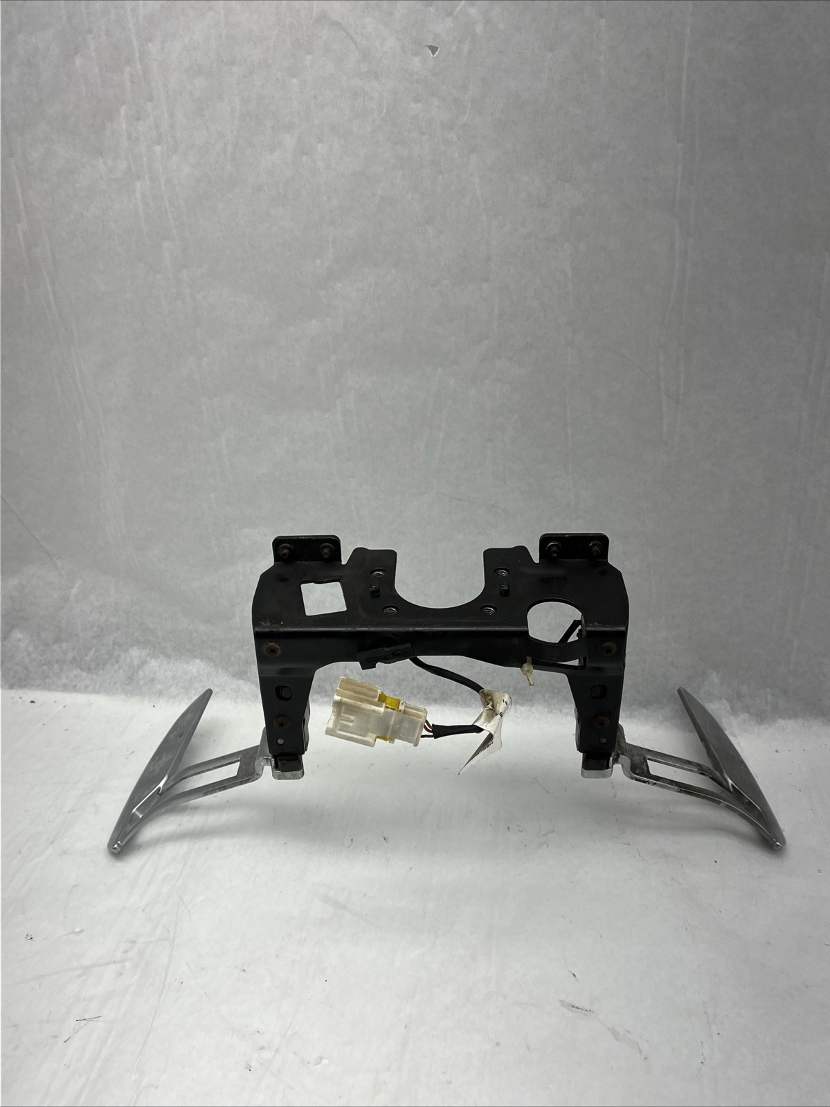 USED OEM 2014 MASERATI QUATTROPORTE STEERING COLUMN PADDLE SHIFTERS E1077102