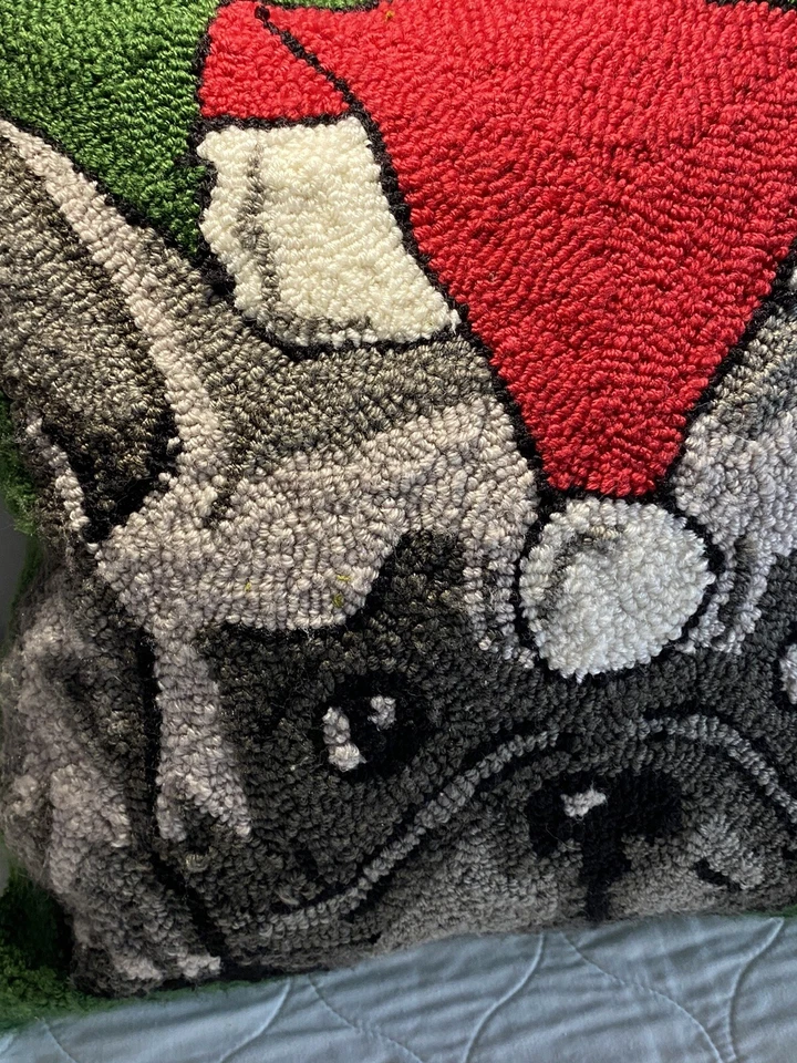 Bulldog Santa Dog - Almohada de Navidad de 18" x 18" - Funda de almohada enganchada C & F Foto 2 de 4