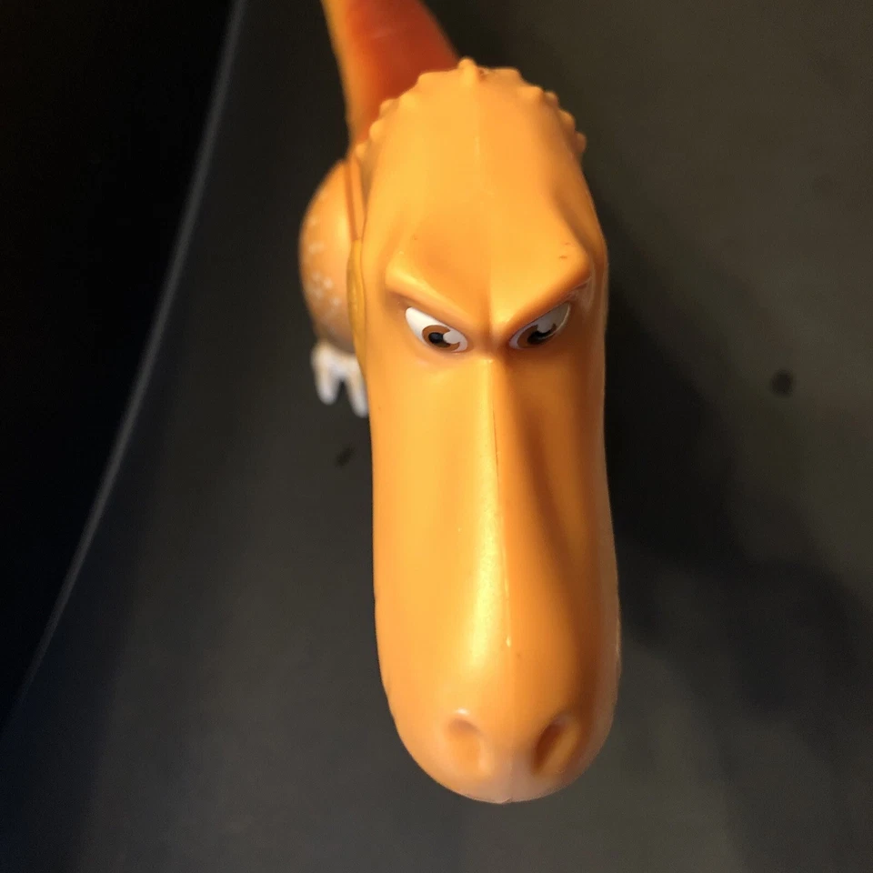 Figura de acción Disney Pixar The Good Dinosaur TRex Ramsey de Tomy Foto 3 de 4