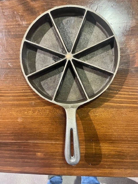 Vintage Cast Iron Corn Bread Wedge Skillet 9" Cooking Pan unmarked