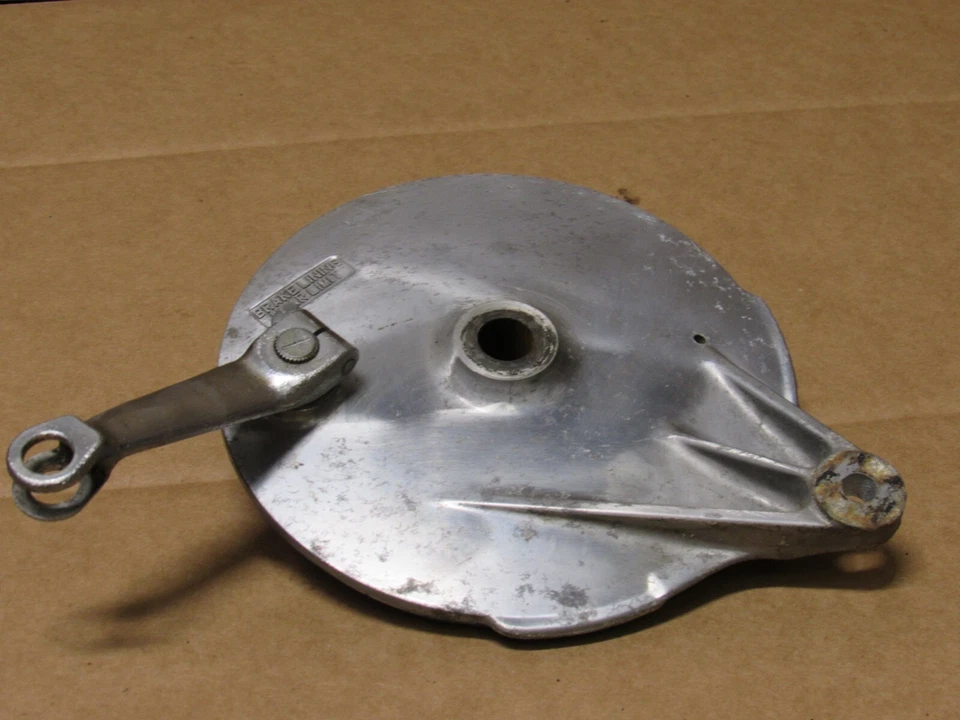 Panel de cubo de tambor de freno trasero Suzuki GS450L 1982 64210-44060 Foto 3 de 4