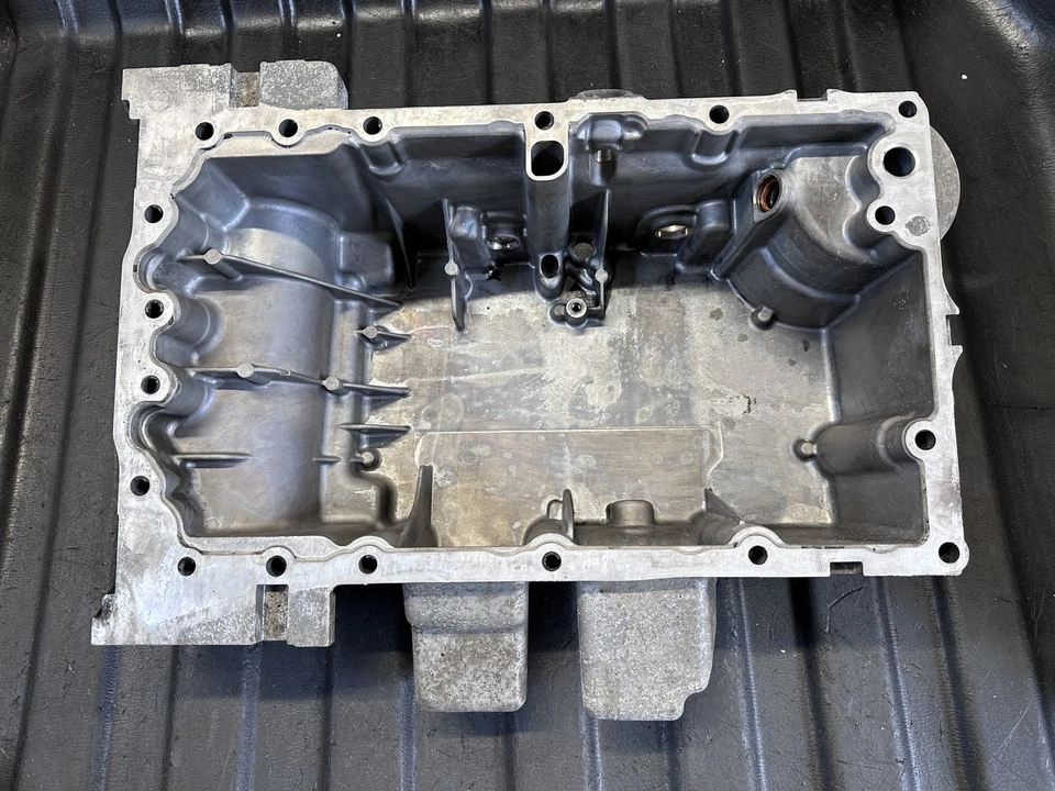 VOLVO V60 Oil Pan ENGINE CRANKCASE Diesel 2019 - Image 2 of 4
