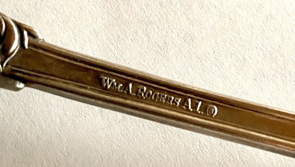 "Cuchara de bayas o cazuela antigua ornamentada de 9"" Wm Rogers patrón de Hannover circa 1901" Foto 3 de 4