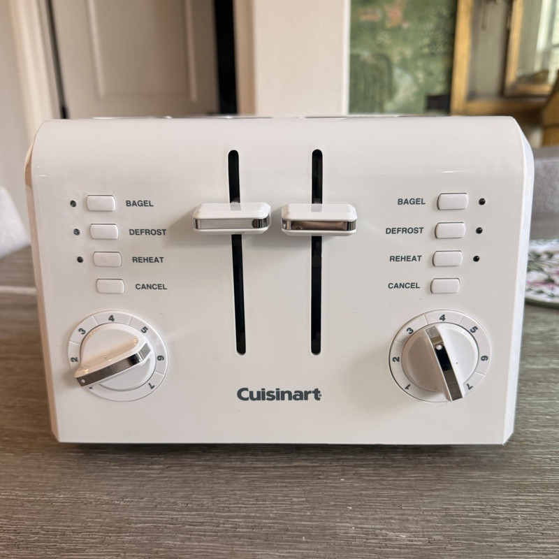 Cuisinart 4-Slice White Toaster 1800W Bagel Defrost Reheat Cancel