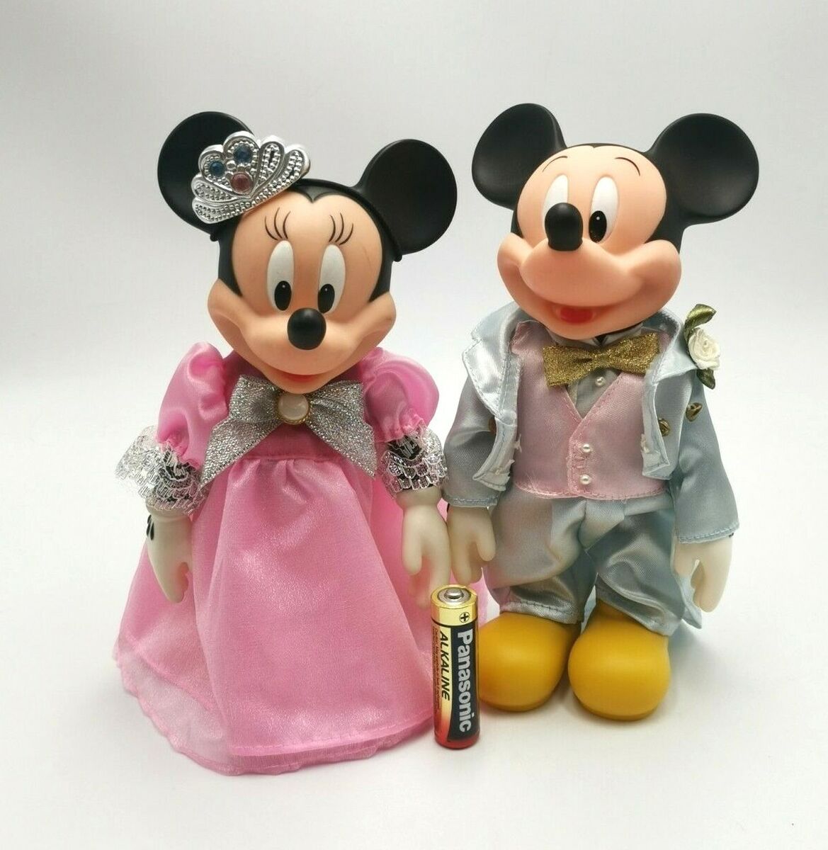 Disney Vintage Classic Mickey Minnie Mouse Wedding Dress Disney Vintage Classic Mickey Minnie Mouse Wedding Dress