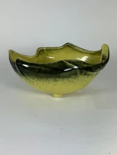 Vintage USA Pottery Yellow Leaf Shape Planter Bowl Vase 805 Mid Century