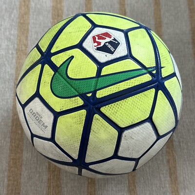 Nike ordem 4 size5 ナイキ　オーデム 4 5号サッカーボール Nike ordem 4 size5 ナイキ オーデム 4 5号サッカーボール
