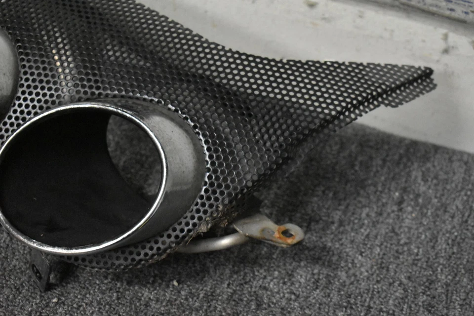 Maserati Levante SQ4 2017-2020 doble punta de escape OEM de fábrica Foto 2 de 4