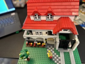 LEGO CREATOR: House (4956) - A LEGO classic! Complete and vaccummed! 