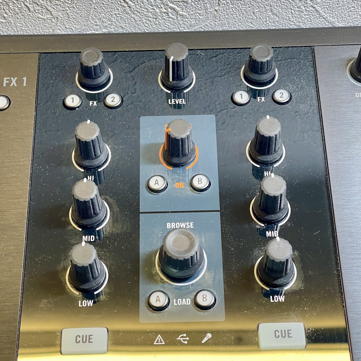 Native Instruments TRAKTOR KONTROL S2 MK1 2-Channel 2-Deck