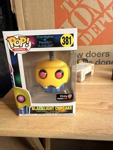 Funko Pop! Vinyl: Five Nights at Freddy's Cupcake(Black Light)  (Exclusive) #381