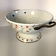 Vintage 1984 M Kamenstein Floral 9” Colander Strainer Enamel Metal Handles