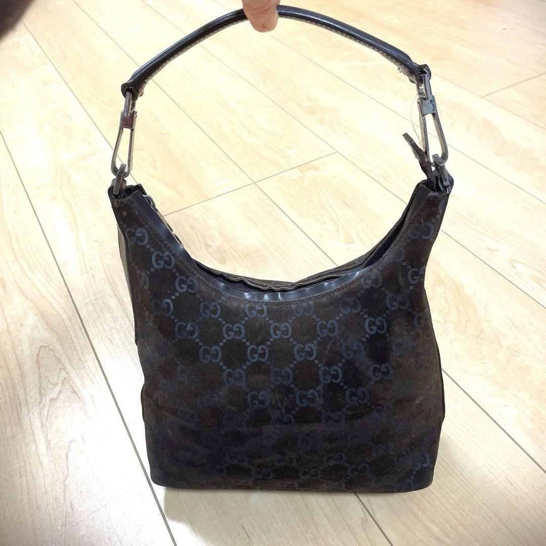 Sac à bandoulière GUCCI motif Gg logo daim marron gravé