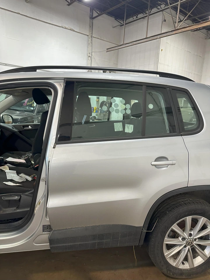 Used Rear Left Door Assembly Rear Side fits: 2017 Volkswagen Tiguan electric lig - Image 3 of 4