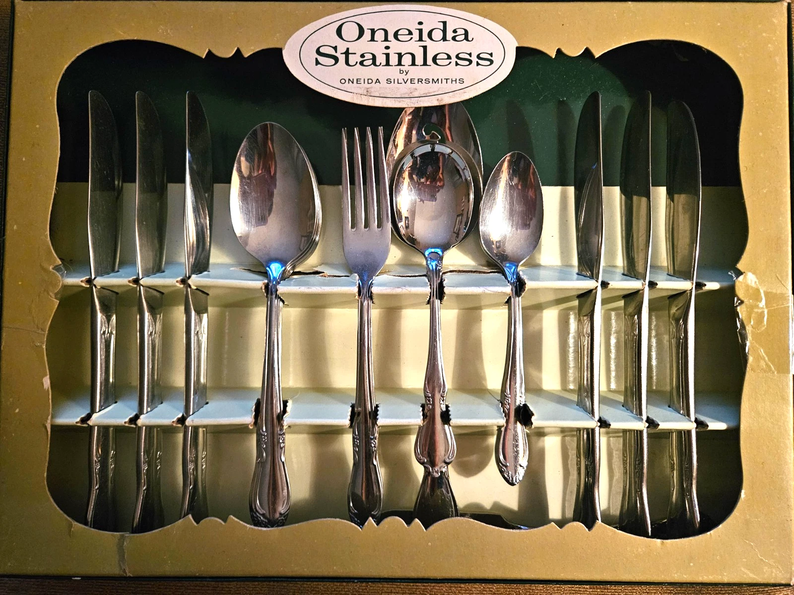 Oneida Plantation Stainless Fatware Set 19 Piece
