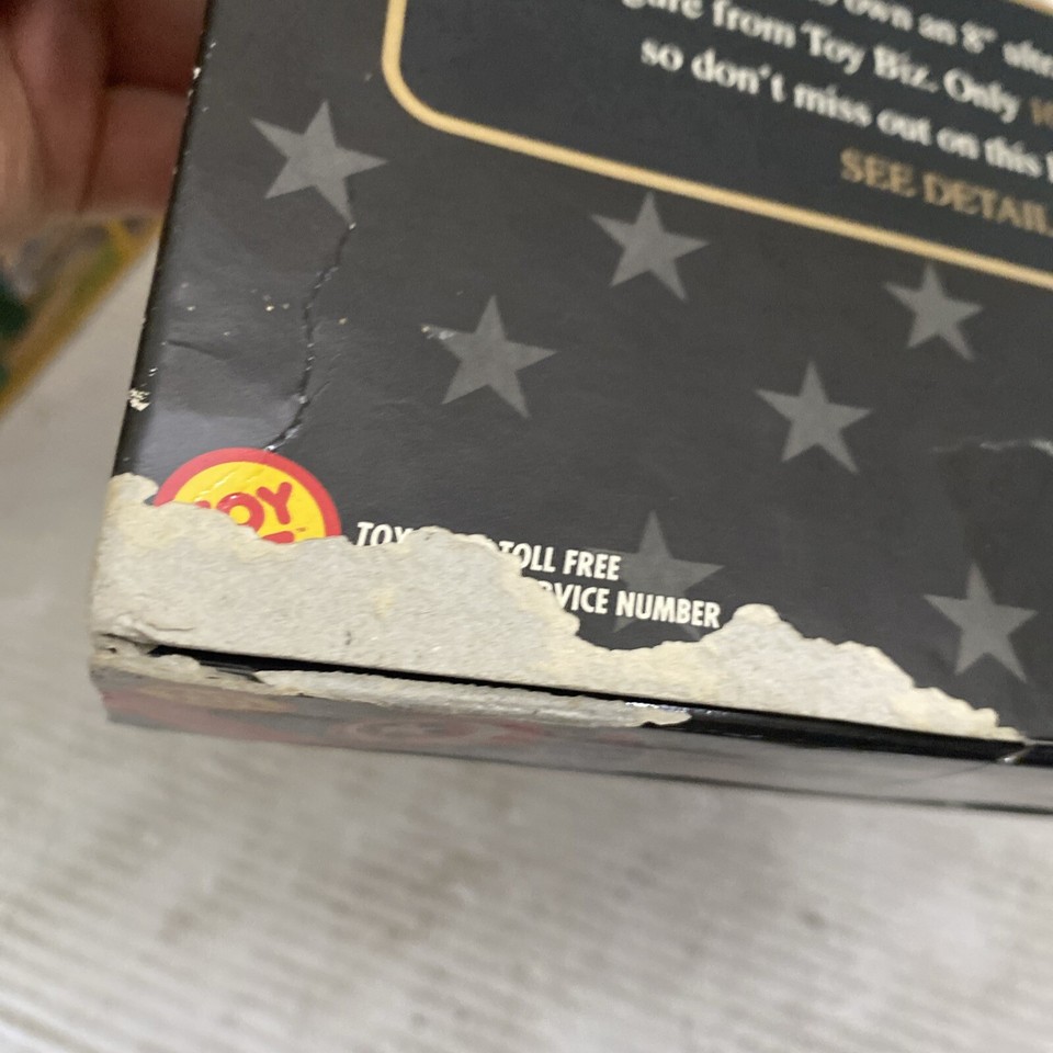 VTG Toy Biz Famous Cover Series Captain America 8" Marvel Action Figure