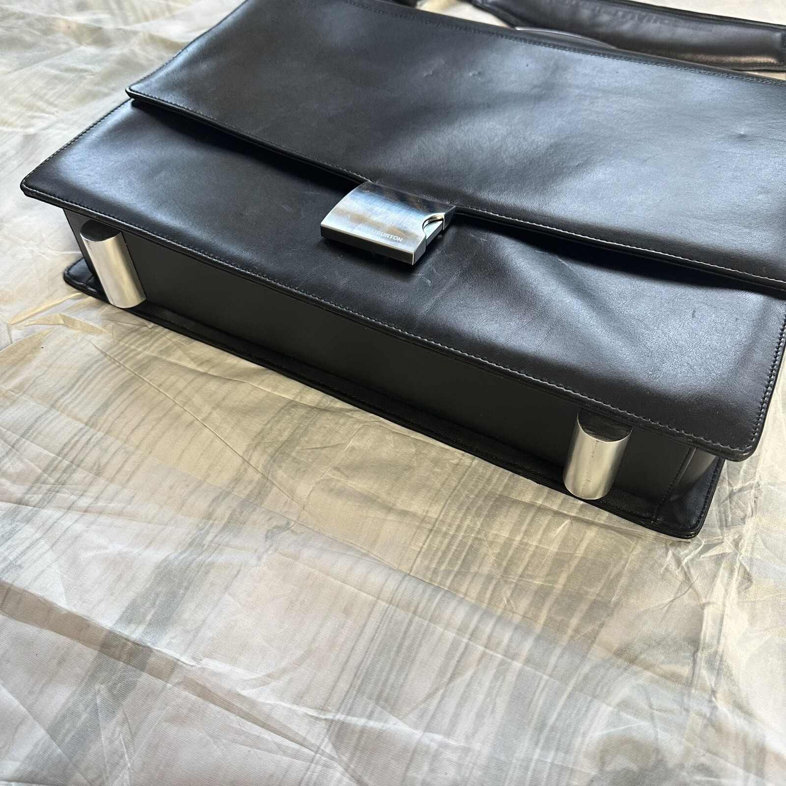 Zero Halliburton Leather Business Laptop Briefcase with Metal trim