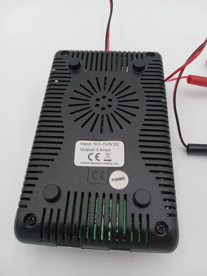 E-Flite 2-3 Cell Balancing Li-po Battery Charger LP 3000-3  - Image 3 of 4