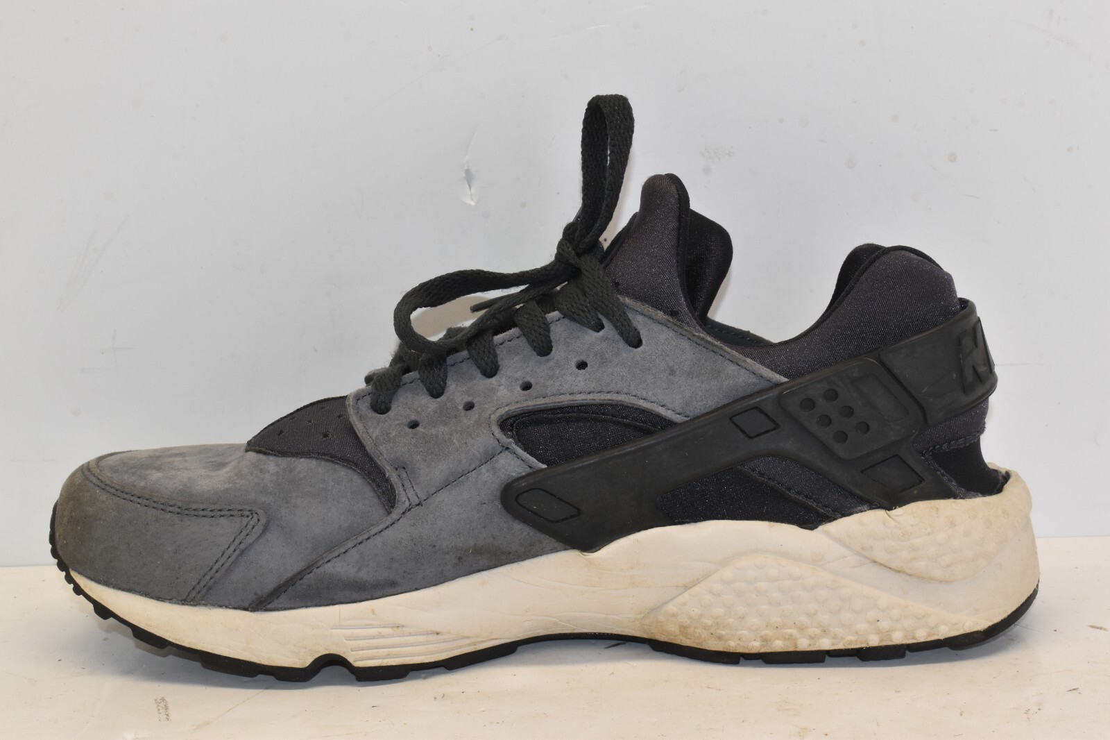 Nike Air Mens Huarache Premium Grey Trainers Size 11.5 Sneakers Style 704830-016 thumbnail 4