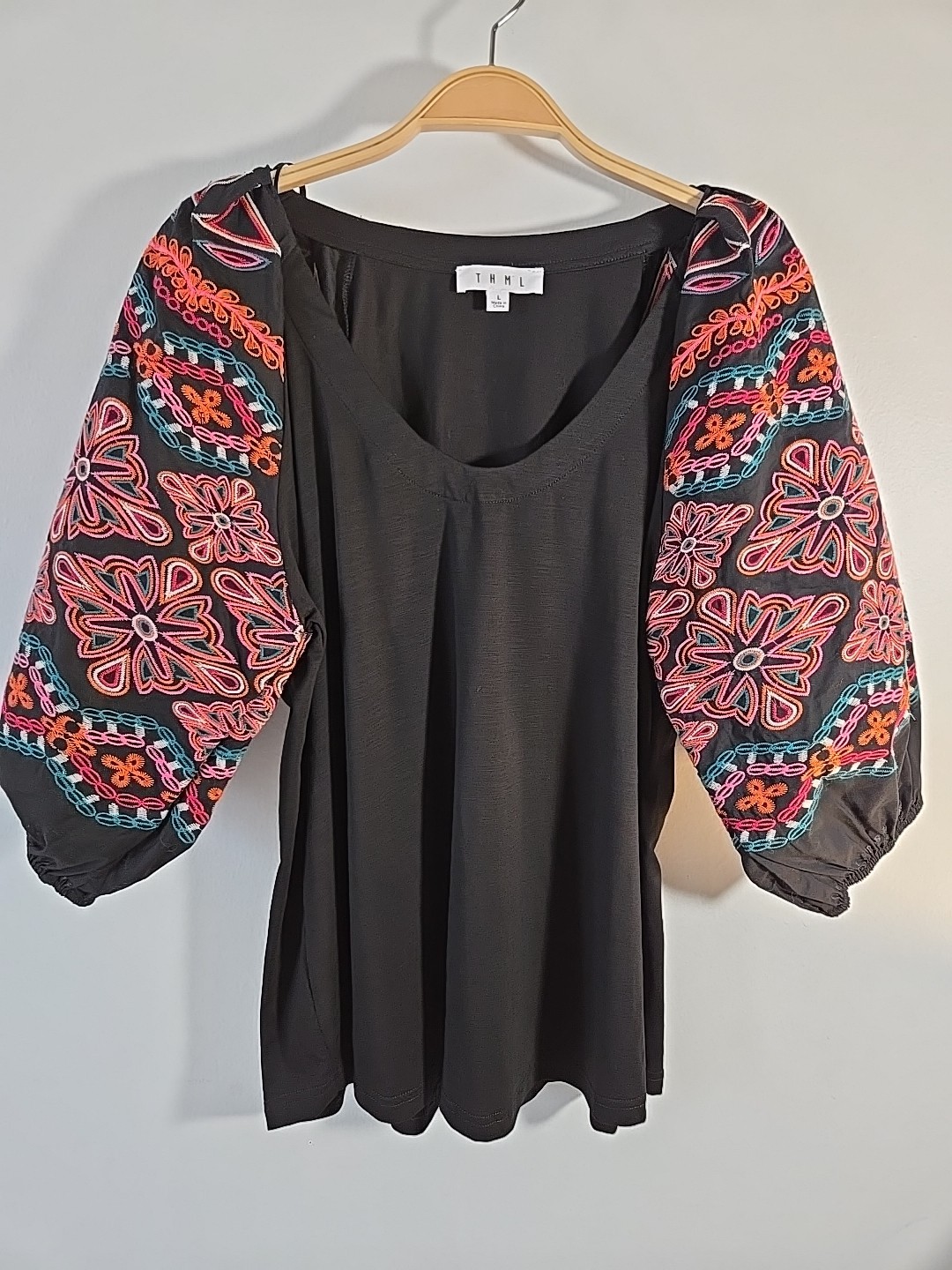 NWOT THML Embroidered Knit Tunic Top Blouse Size L Balloon Sleeve 3/4 Sleeve