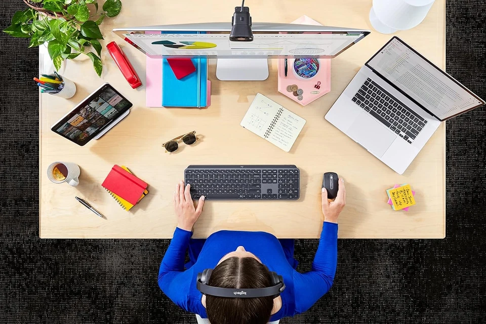 Logitech MX Keys Wireless Illuminated Keyboard for Business, QWERTZ German Layou - Image 4 of 4