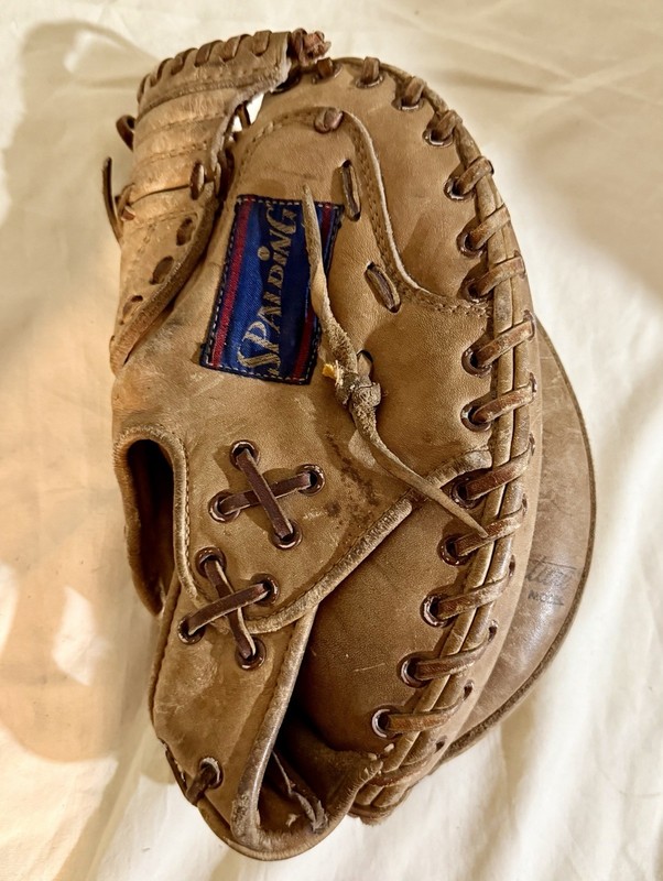 VTG  Spalding Yogi Berra RHT Catcher’s Mitt Glove  42-785