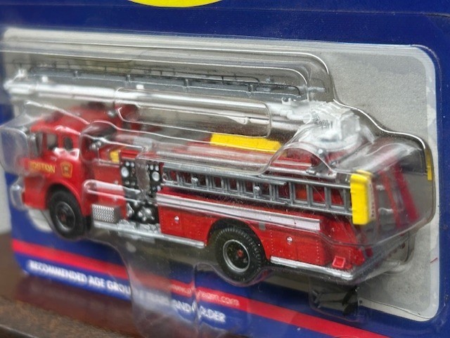 BOSTON FIRE TELESQUIRT SNORKEL FORD F-850 TRUCK HIGHLY DETAIL HO Scale NEW RARE