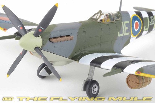 Corgi 1:72 Spitfire Mk IX RAF No.127 (Canadian) Wing Johnnie Johnson MK329 - Picture 3 of 8