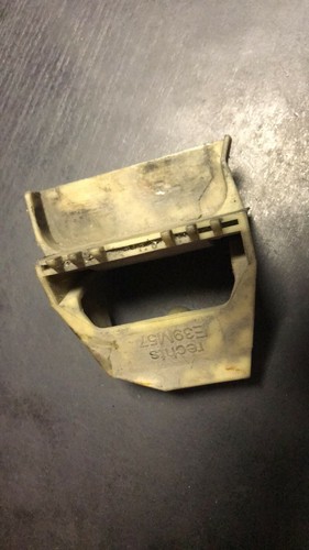 BMW E39 5er 525d Kühlerhalter unten rechts 2247894