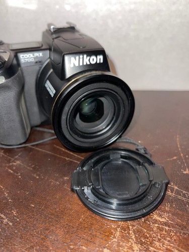 Nikon COOLPIX 5700 5.0 Mega Pixels 8x Zoom Digital Camera / 2-Battery & Charger - Picture 2 of 10