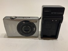 Working Canon PowerShot SD750 Digital Elph 7.1 MP Camera Screen Cracked
