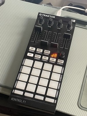 Native Instruments Traktor Kontrol F1
