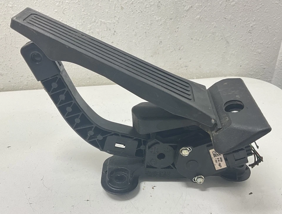 2019 KIA SOUL  Accelerator Pedal Assy  32700-B2110 OEM - Image 2 of 4