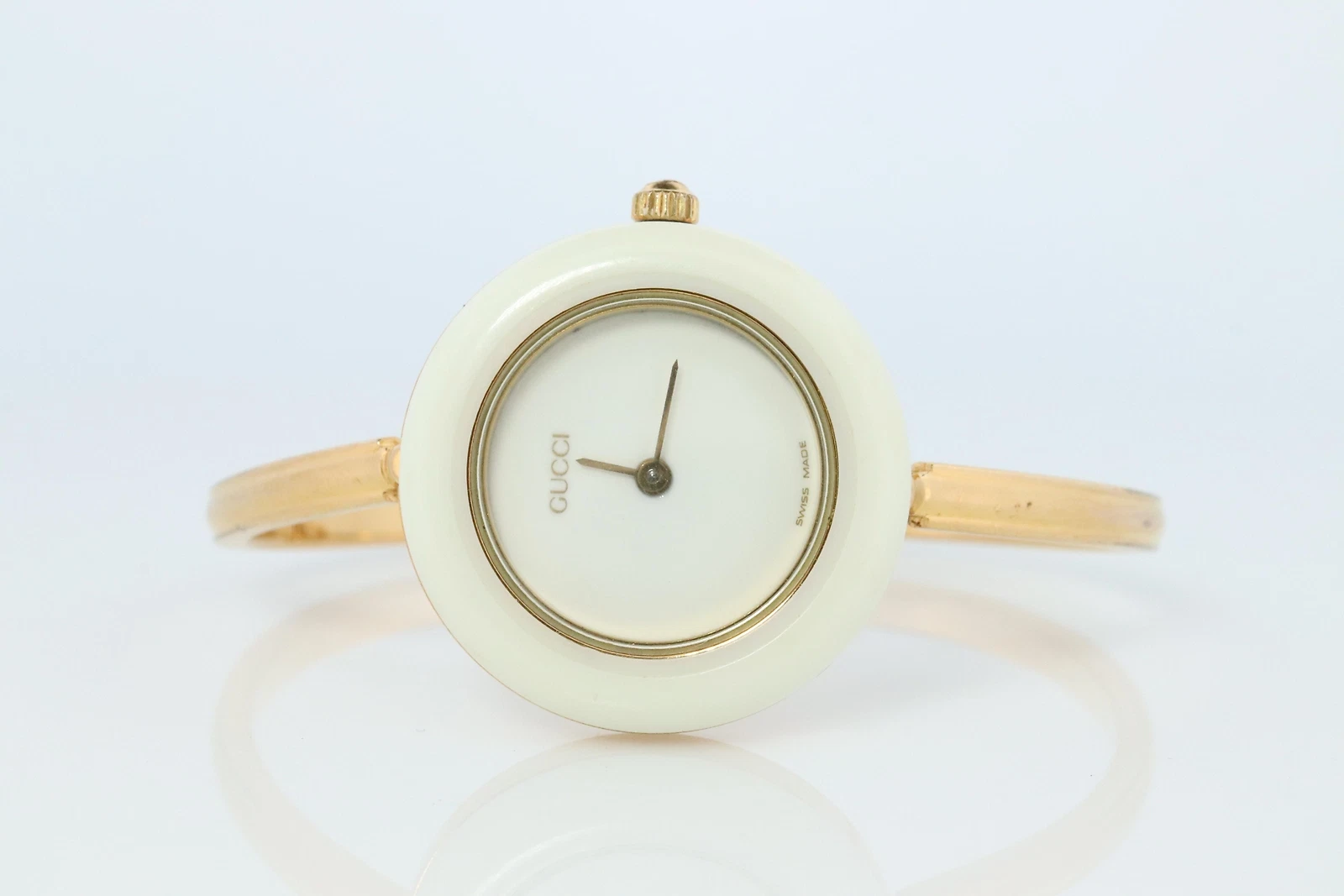 Montre ancienne GUCCI à quartz 11/12,2. Montre femme Gucci lunette échangeuse de bracelet