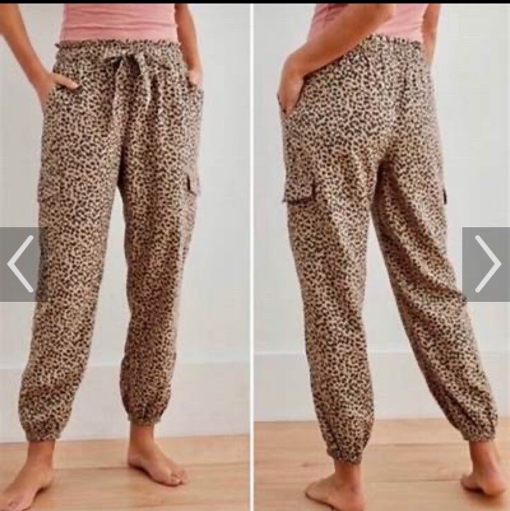 Aerie Women’s Leopard Print Cargo Joggers Size Medium NWT