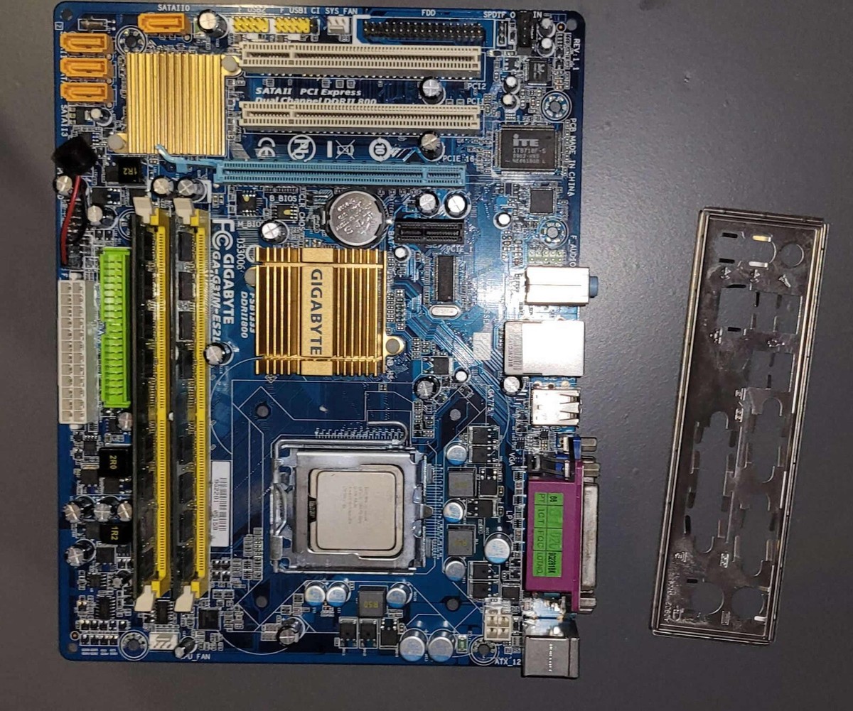 Gigabyte G31M-ES2L Desktop Motherboard, Core2Quad Q6600