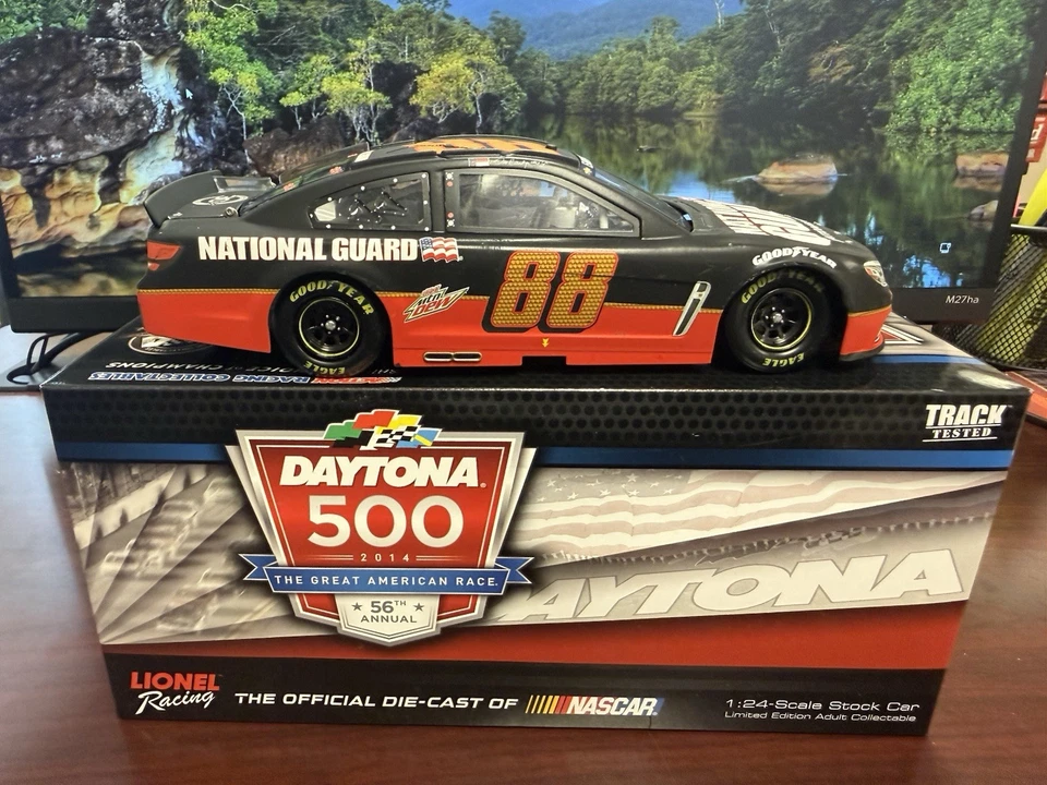 RARO - Dale Earnhardt Jr 2014 Daytona 500 National Guard Test Car #88 1/24 Foto 2 de 4