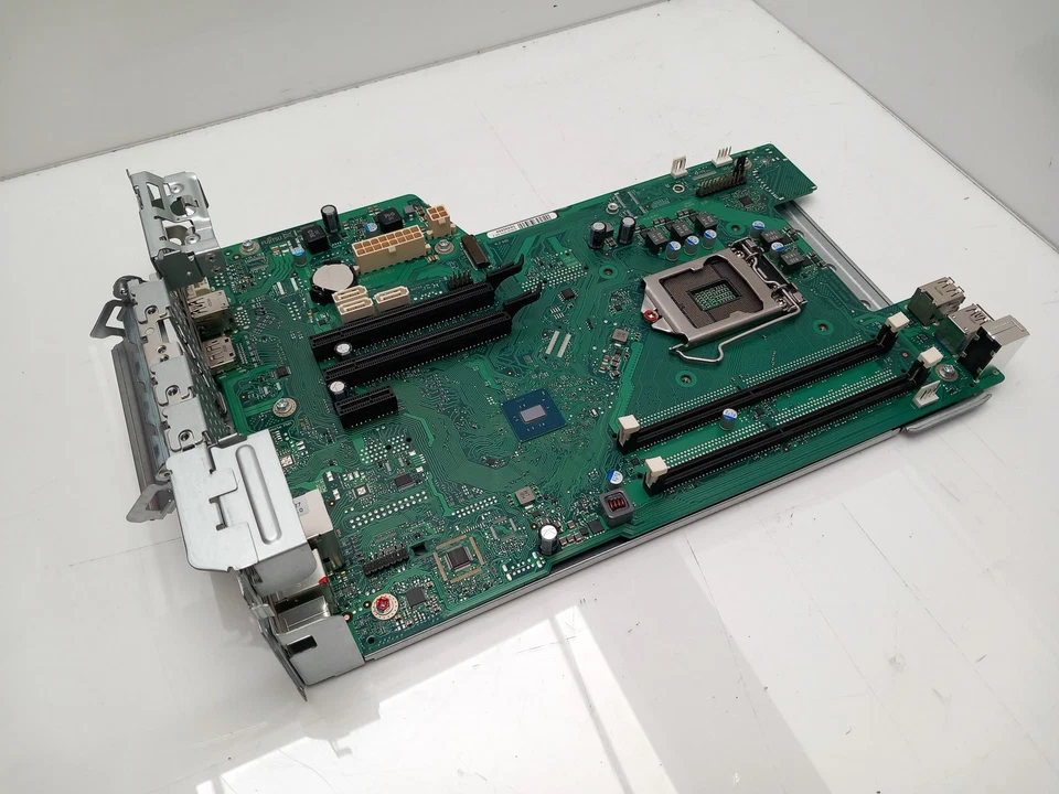 Fujitsu D556/E85+ D3430-U14 GS 2 Sockel 1151 DDR4 Mainboard mit Tray - Bild 2 von 4