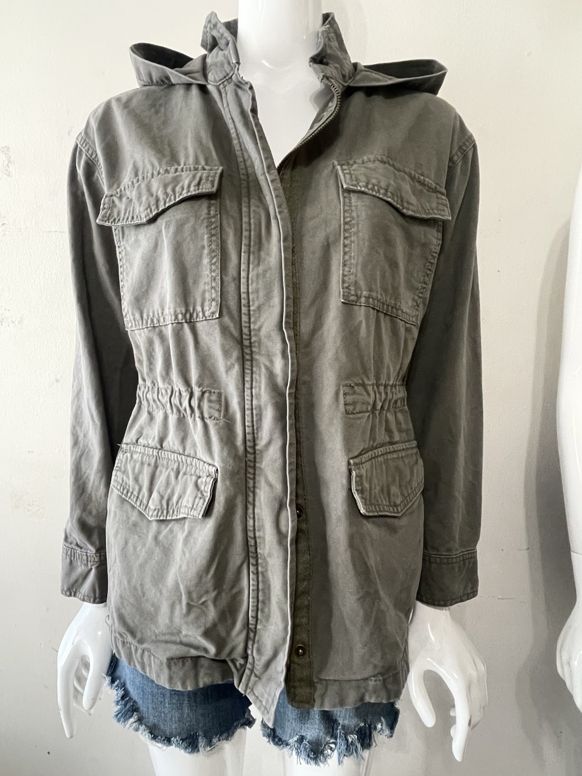 Universal Thread Woman’s Olive Green Zip/Snap Mil… - image 1